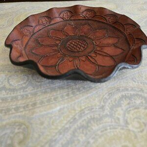 VINTAGE or antique papier-mâché scalloped bowl "Silveira".